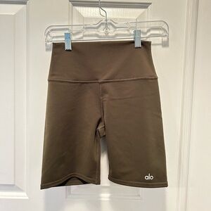 ALO YOGA bike short, size xs